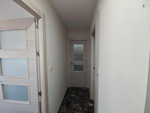 Pleasant single bedroom near the Granada train station
