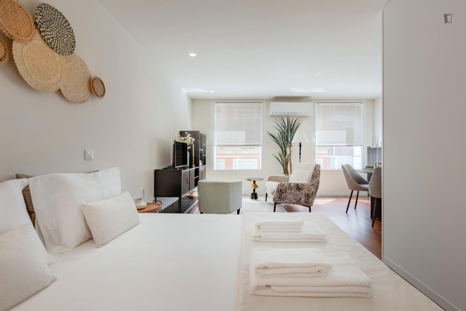  Modern Studio Near The Centre Of Porto  -  Modern studio near the centre of Porto  - Gallery -  1