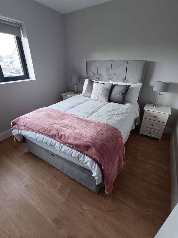  Double Room(Full Room)  -  Ballybunion Town centre  - Gallery -  1