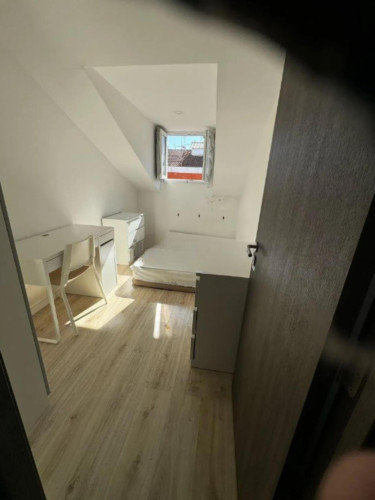Nice bedroom in Alcântara area