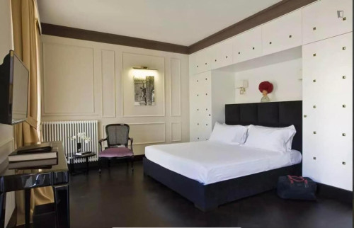 Elegant One-Bedroom Apartment in Residence in Florence