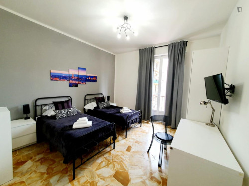Beautiful twin bedroom in San Jacopino with private bathroom