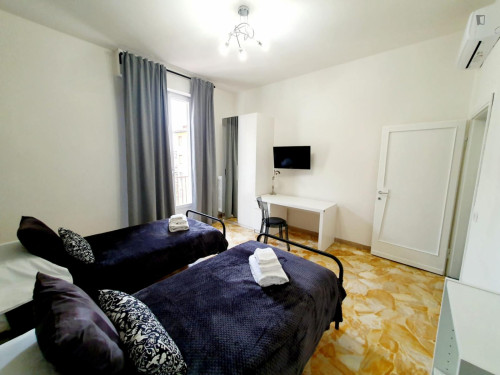 Beautiful twin bedroom in San Jacopino with private bathroom