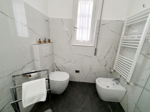 Beautiful twin bedroom in San Jacopino with private bathroom