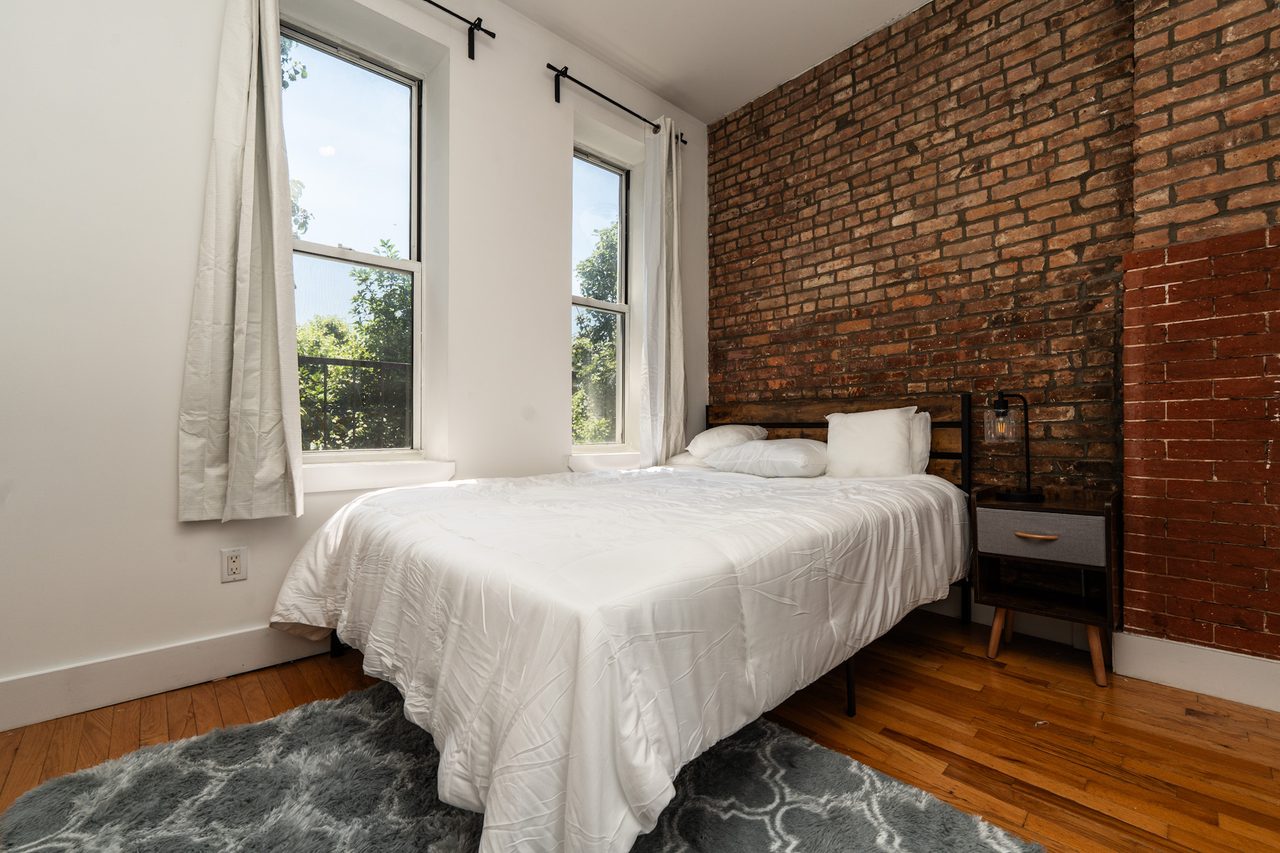 #1892: Brooklyn - Queen Bedroom A - 10