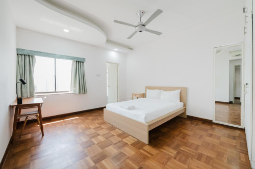 Brilliant double ensuite bedroom in Bukit Merah