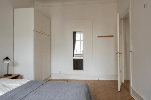 Bright double bedroom in Indre By