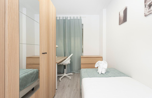 Very nice single ensuite bedroom near the Campo Pequeno