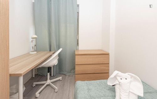 Very nice single ensuite bedroom near the Campo Pequeno