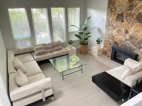 NEWLY RENOVATED BRIGHT HOME FEMALES ONLY