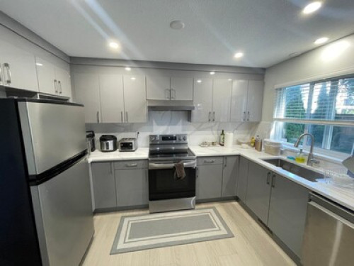 NEWLY RENOVATED BRIGHT HOME FEMALES ONLY