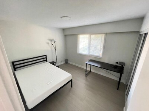 NEWLY RENOVATED BRIGHT HOME FEMALES ONLY