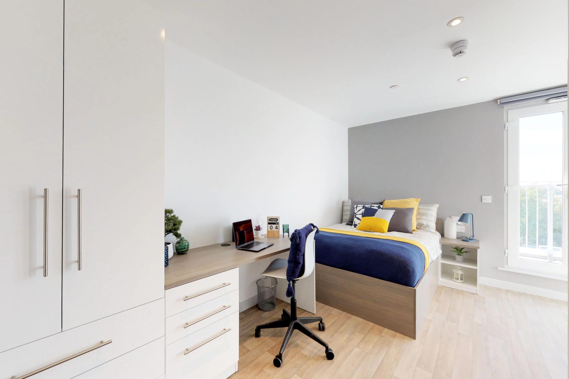 Deluxe En-Suite - 12