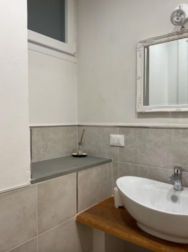 One Bedroom Apartment in Florence