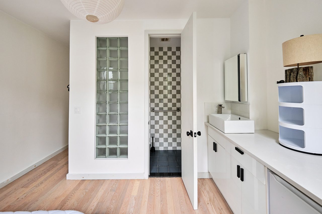  #1882: Ridgewood - Queen Bedroom B W/ Private Bathroom  -  #1882: Ridgewood  - Gallery -  19