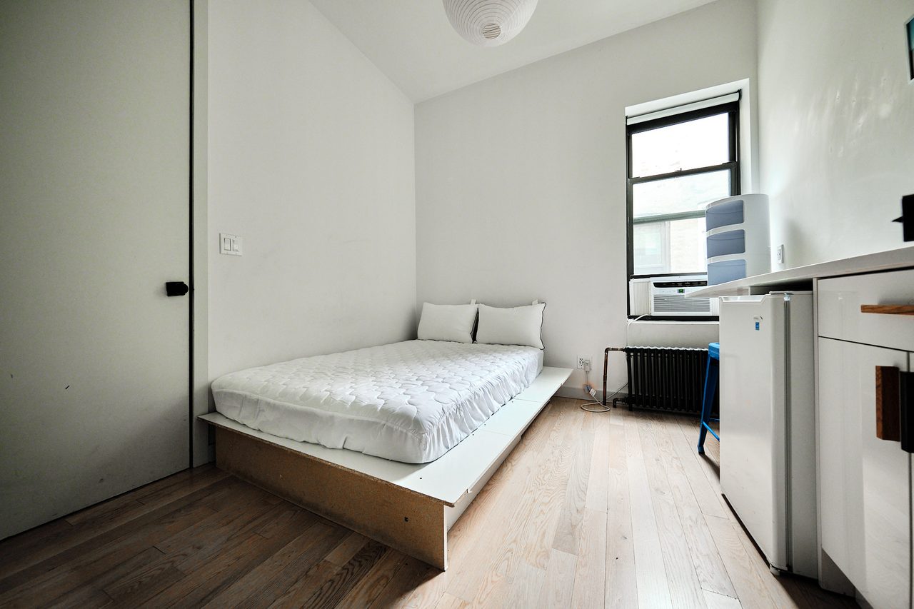#1878: Ridgewood - Queen Bedroom A W/ Private Bathroom - 1