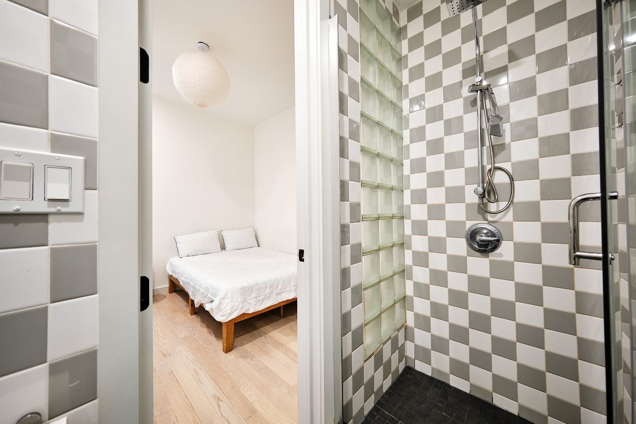 #1880: Ridgewood - Queen Bedroom A W/ Private Bathroom - 16