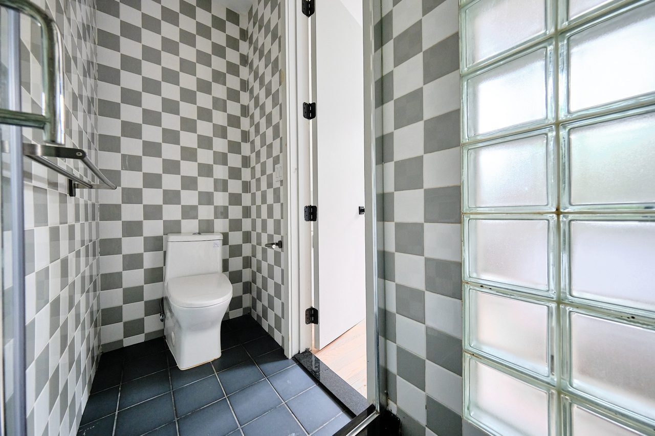#1880: Ridgewood - Queen Bedroom B W/ Private Bathroom - 1