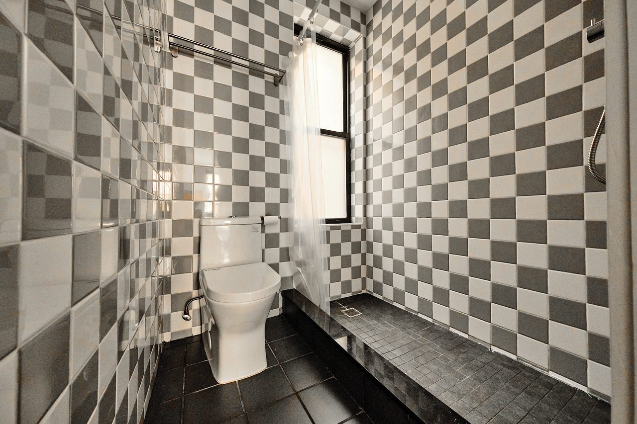#1879: Ridgewood - Queen Room C W/ Private Bathroom - 3