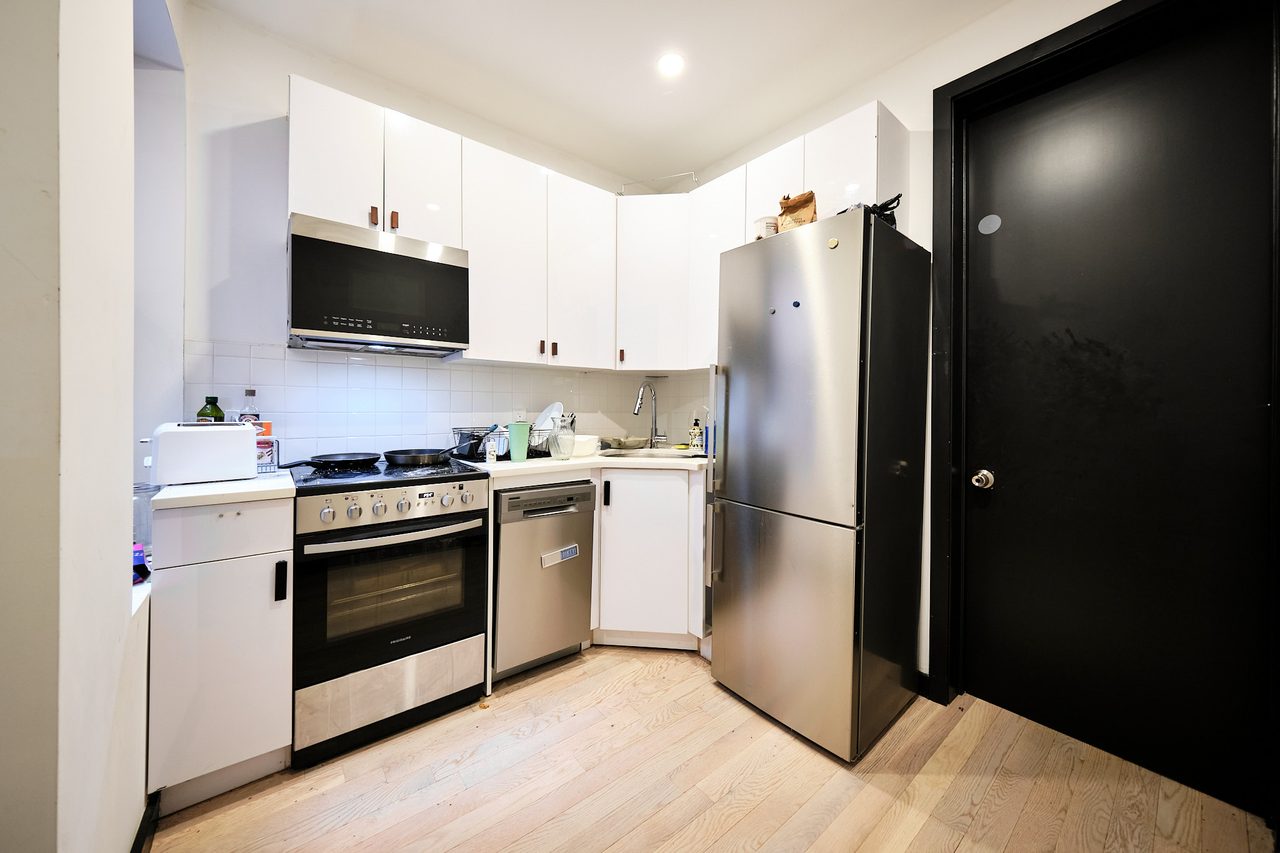  #1881: Ridgewood - Queen Bedroom B W/ Private Bathroom  -  #1881: Ridgewood  - Gallery -  17