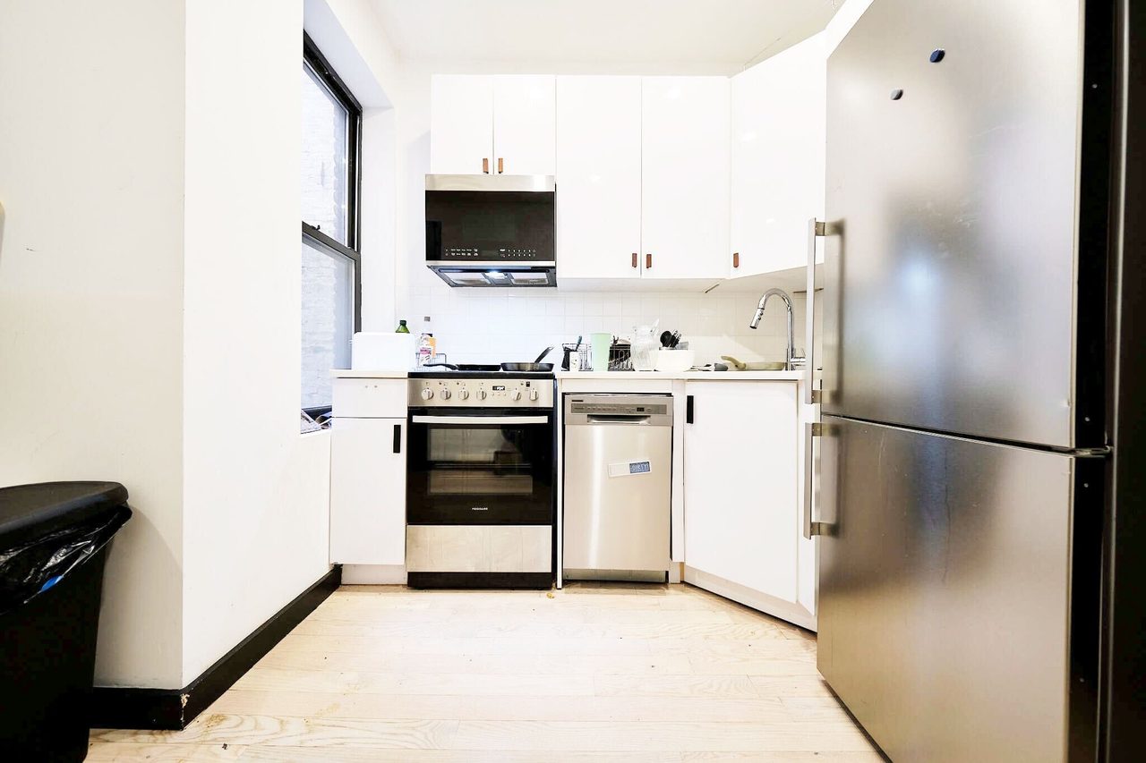  #1881: Ridgewood - Queen Bedroom B W/ Private Bathroom  -  #1881: Ridgewood  - Gallery -  5