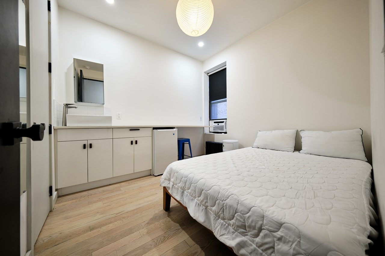 #1881: Ridgewood - Queen Bedroom A W/ Private Bathroom - 32