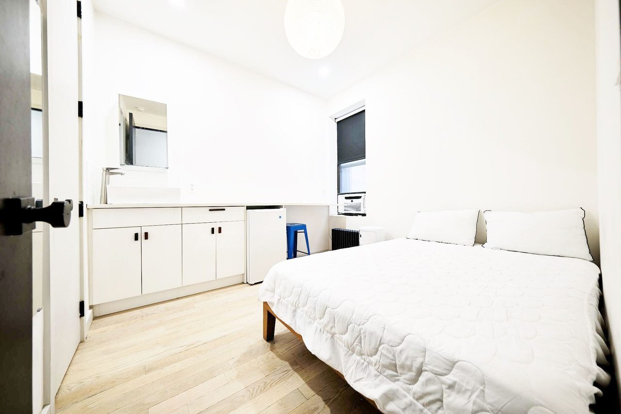  #1881: Ridgewood - Queen Bedroom A W/ Private Bathroom  -  #1881: Ridgewood  - Gallery -  15