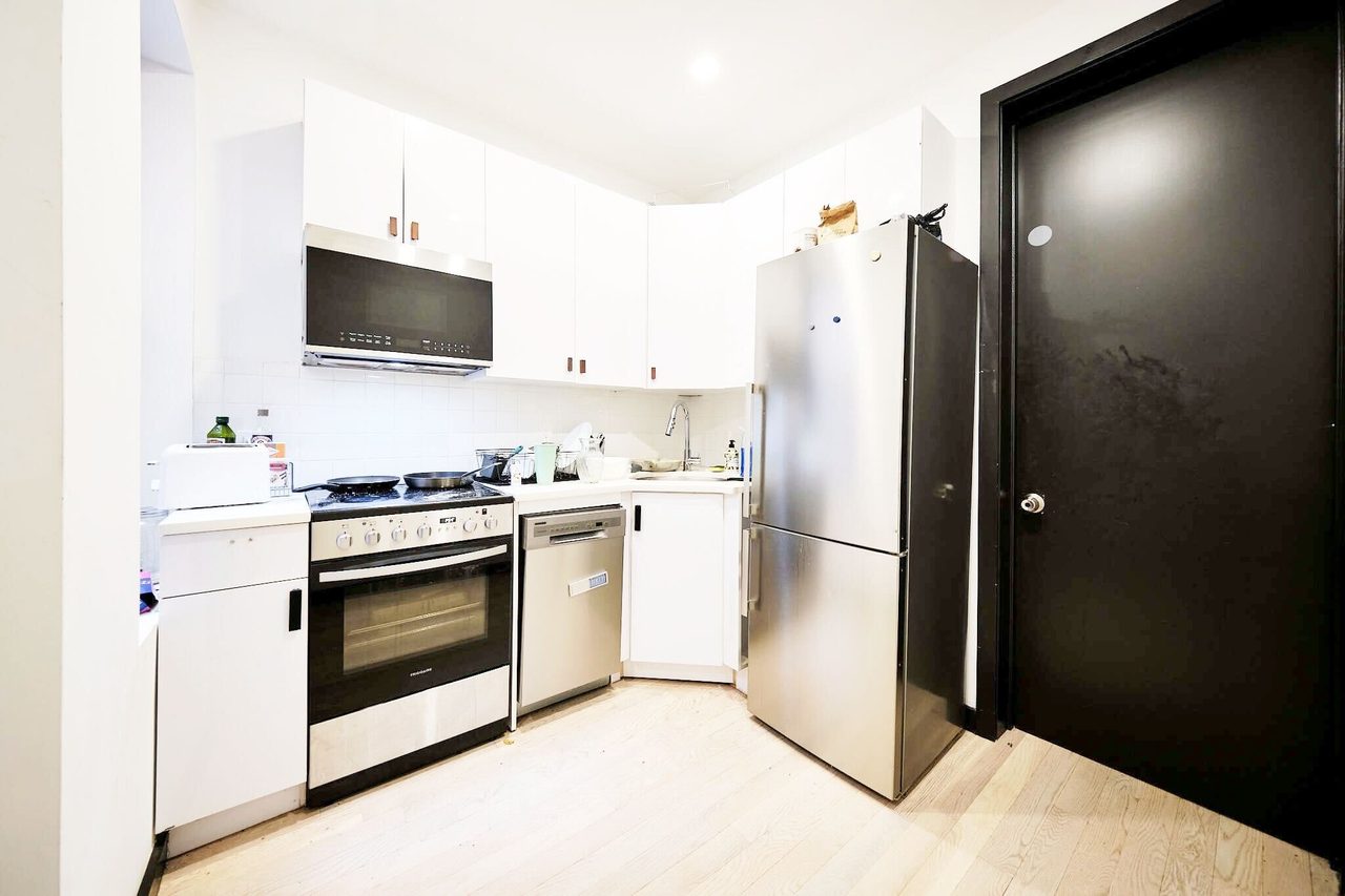 #1881: Ridgewood - Queen Bedroom A W/ Private Bathroom - 10