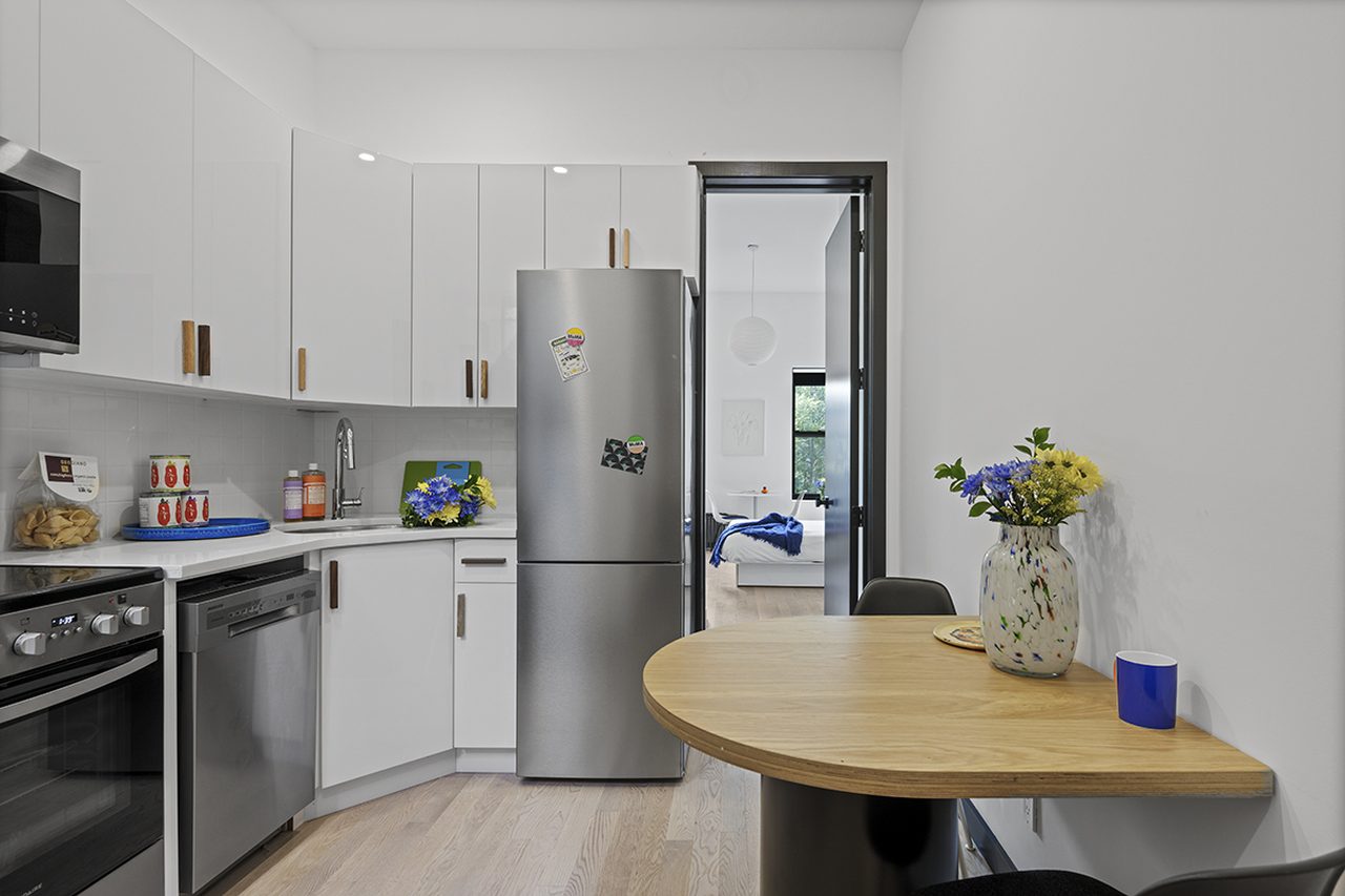 #1881: Ridgewood - Queen Bedroom A W/ Private Bathroom - #1881: Ridgewood - Gallery - 3