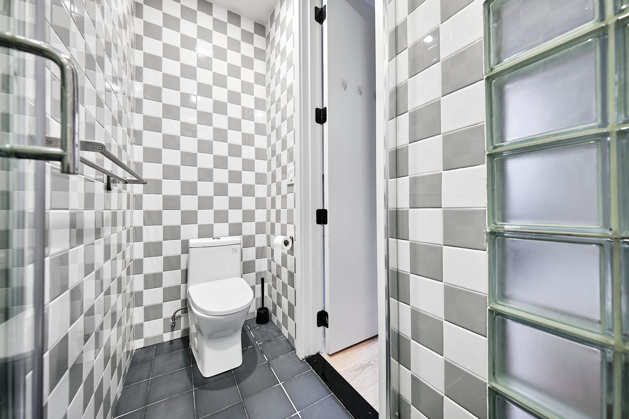 #1877: Ridgewood - Queen Bedroom A W/ Private Bathroom - 3