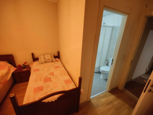 Charming ensuite double room ideal for ITU Maritime Faculty, Sabancı University, GTU, Okan University, or Piri Reis University students
