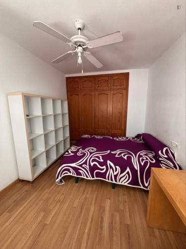 Cozy bedroom ideal for students 1 minute away from the beach in Almería
