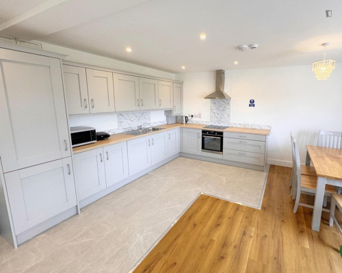 Bed in a big twin female bedroom, in Mallow Road  - Gallery -  5