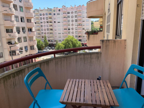 Spacious Double Bedroom with a balcony close to University of Coimbra