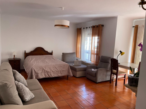 Spacious Double Bedroom with a balcony close to University of Coimbra