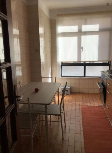 Spacious Double Bedroom with a balcony close to University of Coimbra