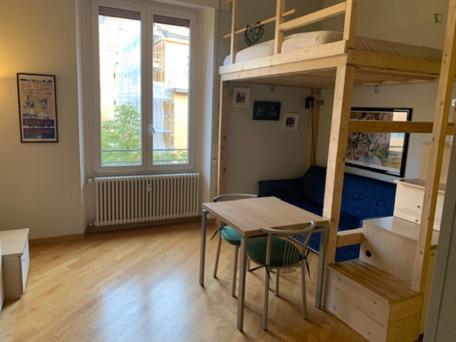 Cozy Studio Within Walking Distance To The Univeristy Area - 1