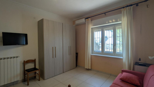 Cozy Studio near Metro University Campus