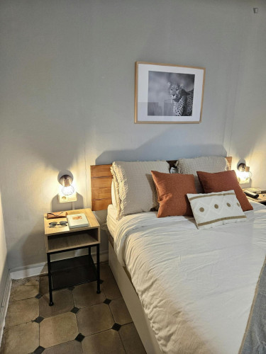 Modern double bedroom in L'Eixample