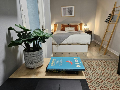 Modern double bedroom in L'Eixample
