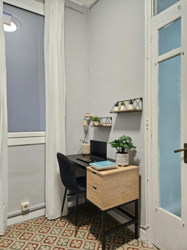 Modern double bedroom in L'Eixample