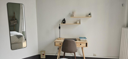 Inviting double bedroom in Dreta de l'Eixample