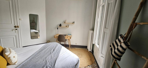 Inviting double bedroom in Dreta de l'Eixample