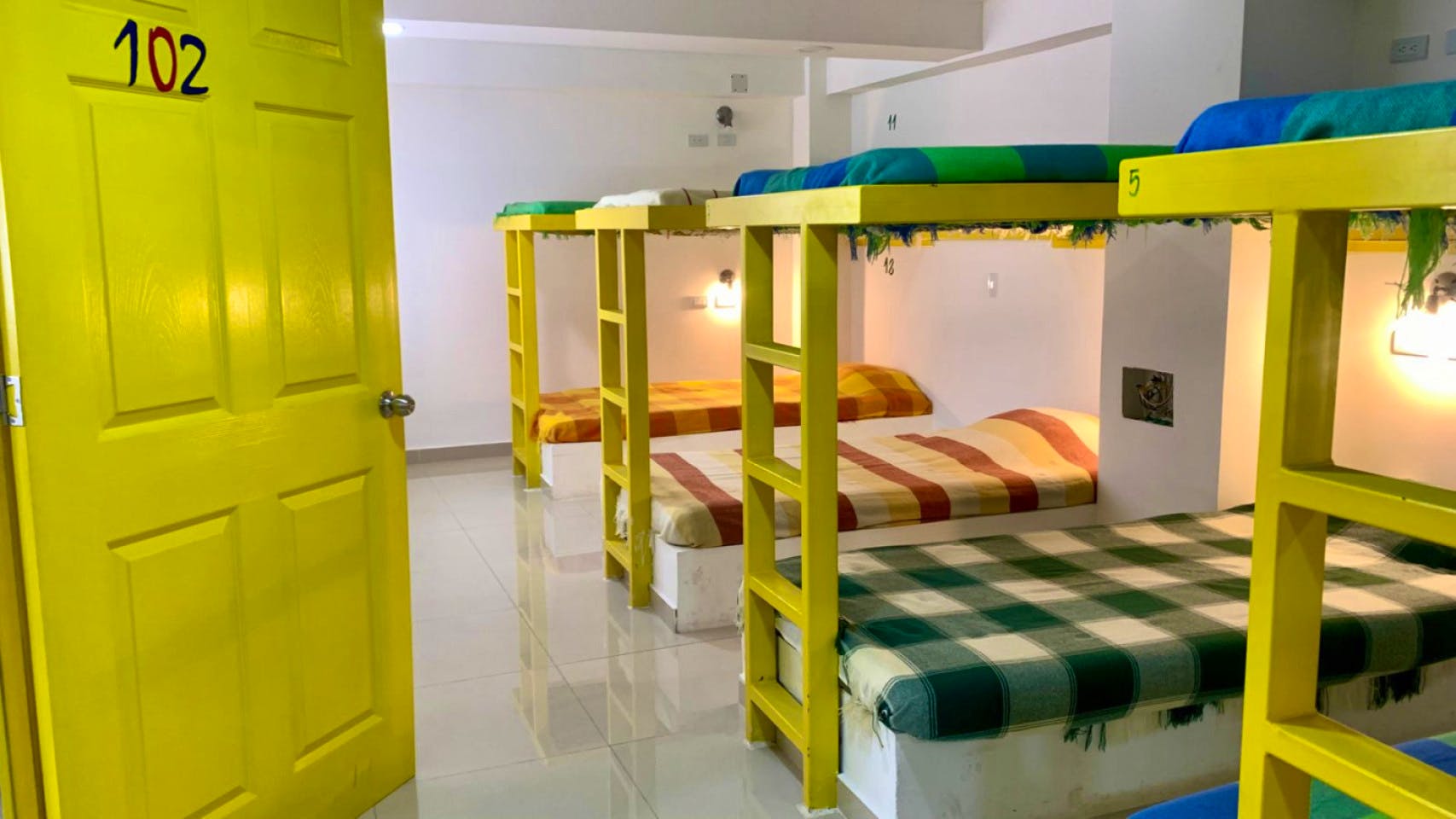  Bed In A 12-Bed Male Only Room  -  Comfortable Stylish House w/ Terrace near Museo Del Carnaval De Negros Y Blancos De Pasto  - Gallery -  12
