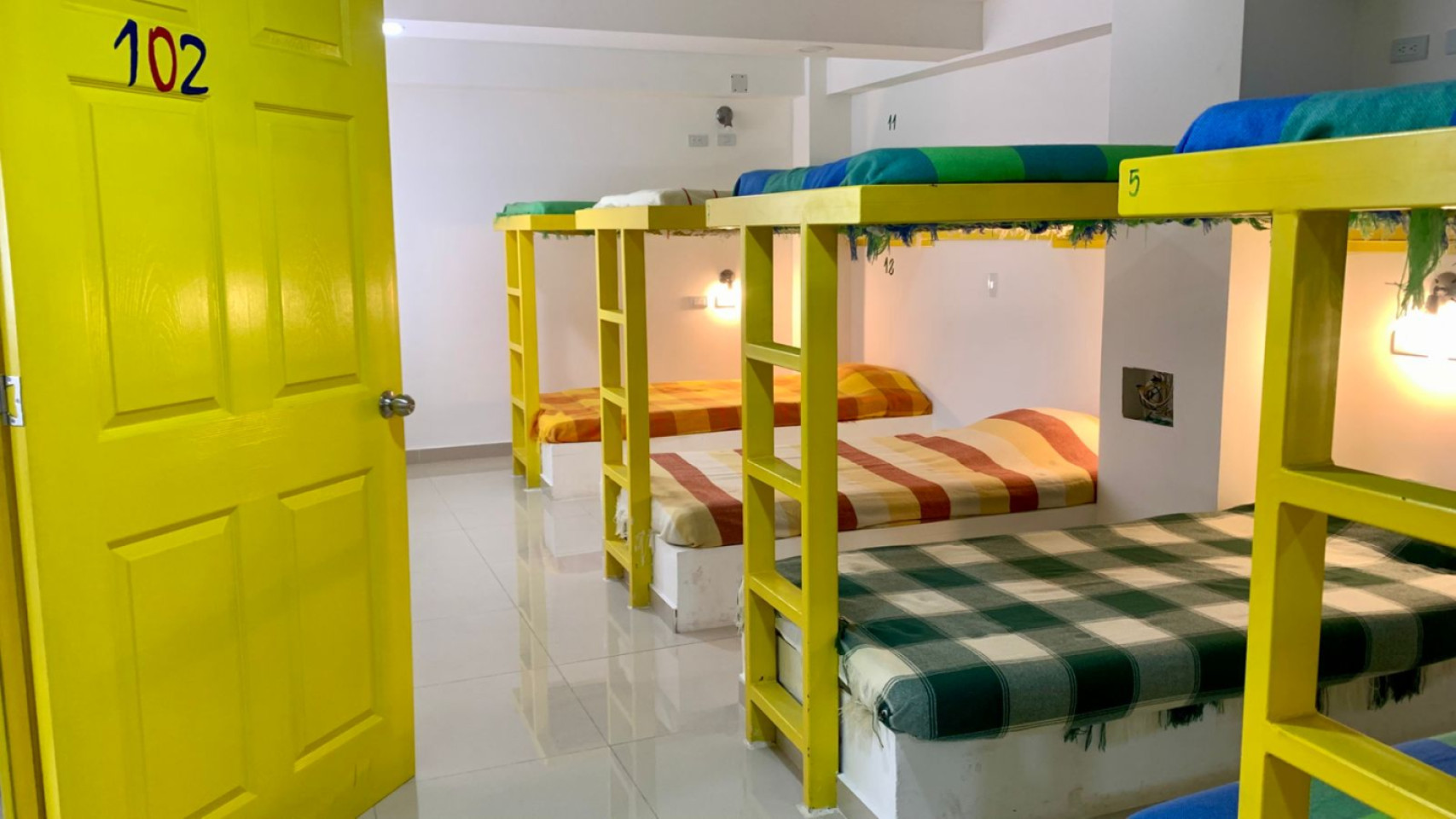  Bed In A 12-Bed Male Only Room  -  Comfortable Stylish House w/ Terrace near Museo Del Carnaval De Negros Y Blancos De Pasto  - Gallery -  16