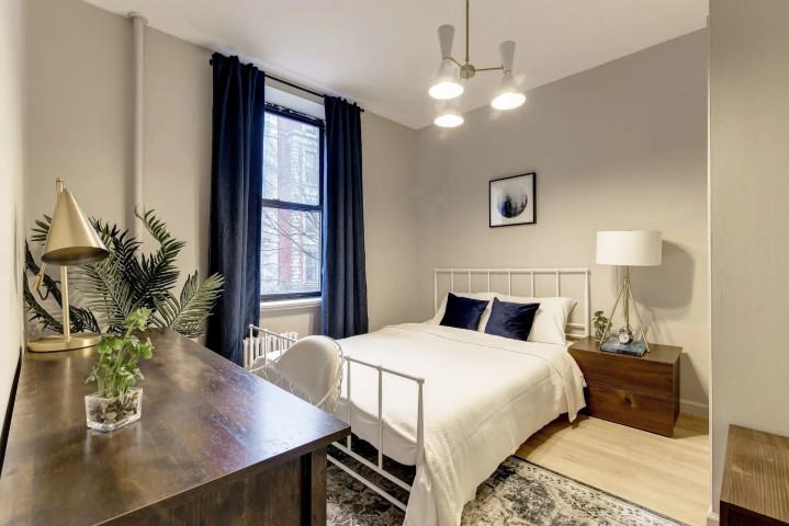 Queen Bedroom C - 1