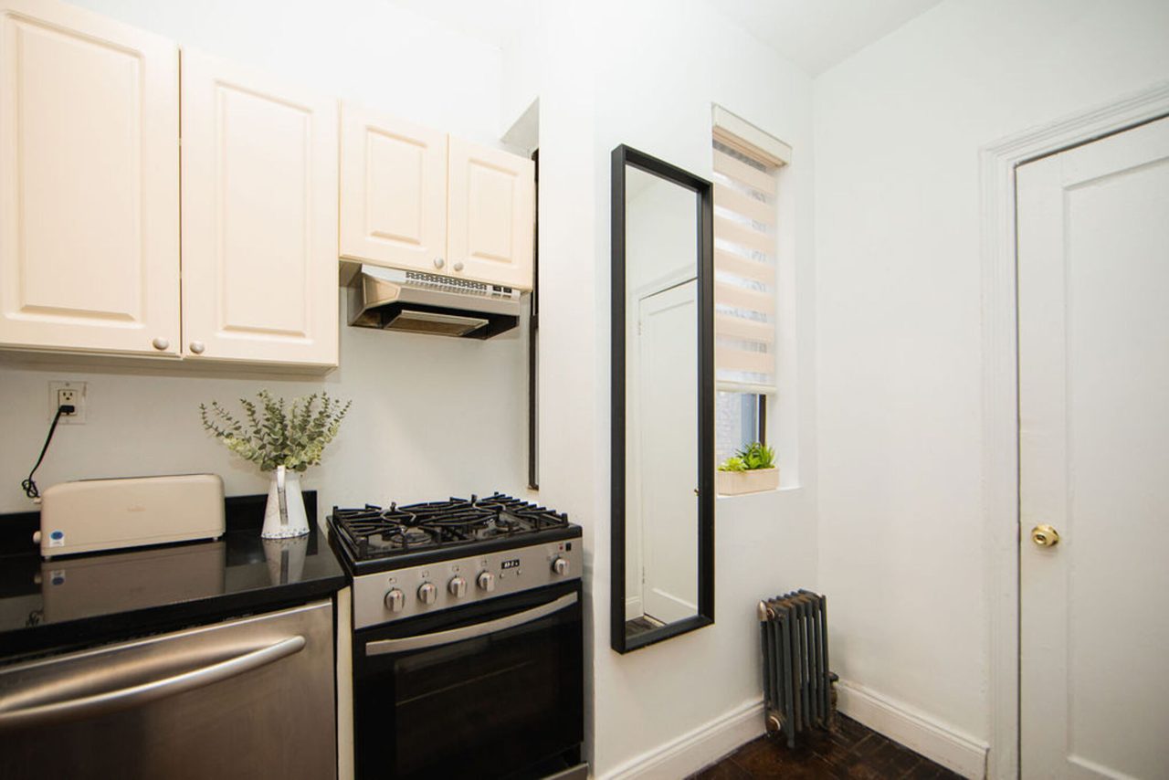  #1120: East Village - 1 Bedroom (Queen)  -  #1120: East Village  - Gallery -  1