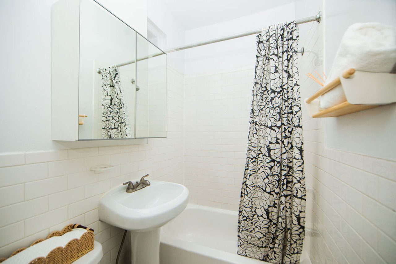 #1120: East Village - 1 Bedroom (Queen) - #1120: East Village - Gallery - 16