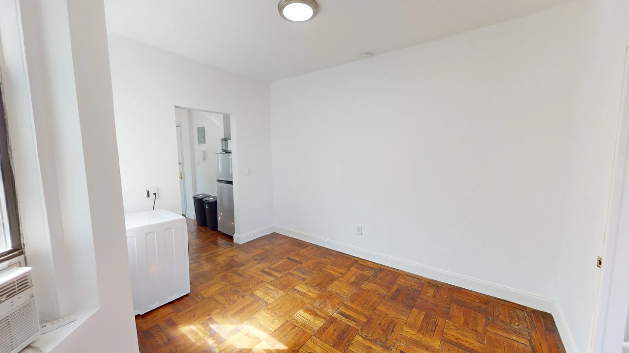 #1120: East Village - 1 Bedroom (Queen) - #1120: East Village - Gallery - 32