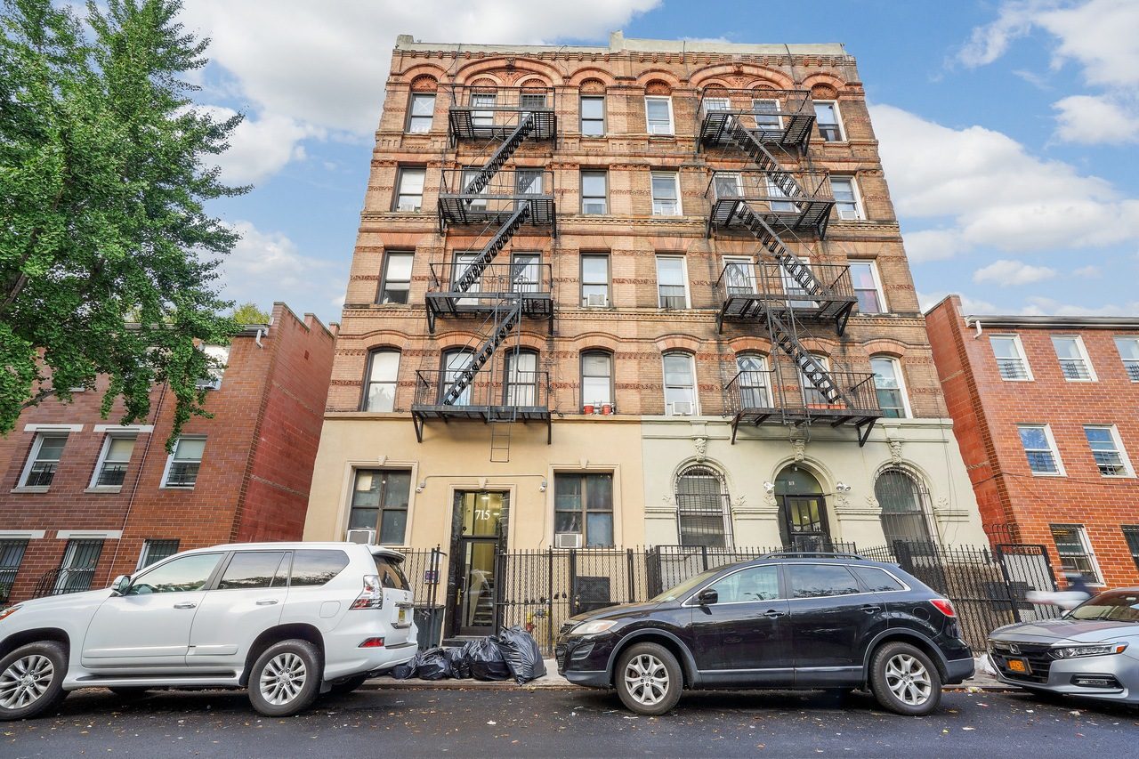 #1120: East Village - 1 Bedroom (Queen) - #1120: East Village - Gallery - 43